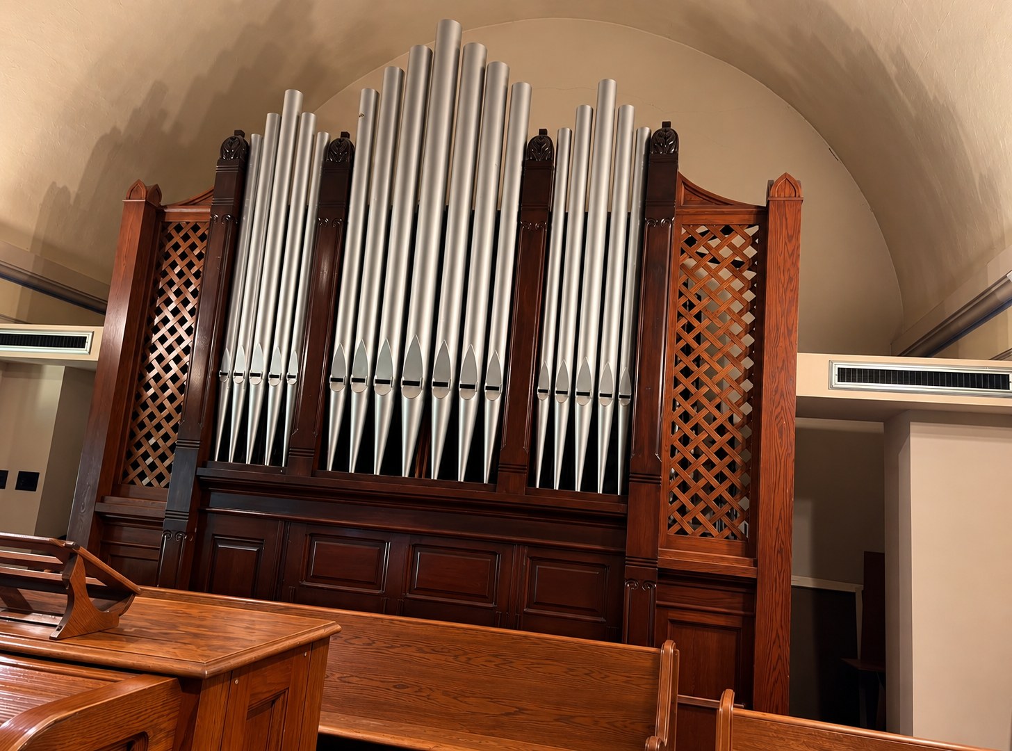 The 1927 Tellers/Dalstadt pipe organ at the Rose Garden Center for the Arts